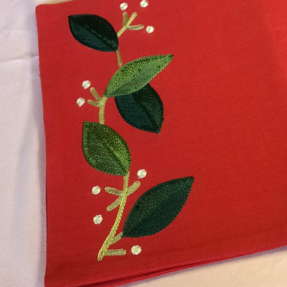 FINAL SALE PRICE 4 Pc New Placemat Set Red w/Leaves